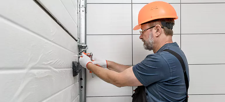 Garage Door Repair in Naples